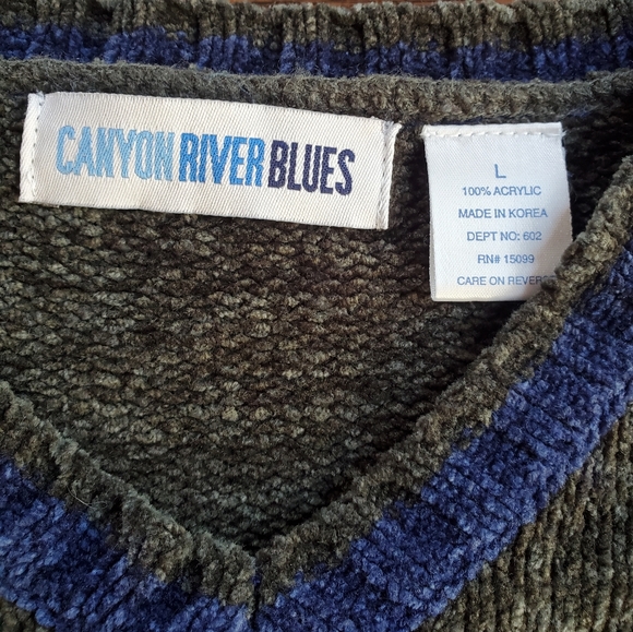 Vintage Canon River Blues V-Neck Cropped Sweater - Picture 3 of 5